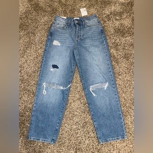 NWT-forever 21 distressed boyfriend jeans